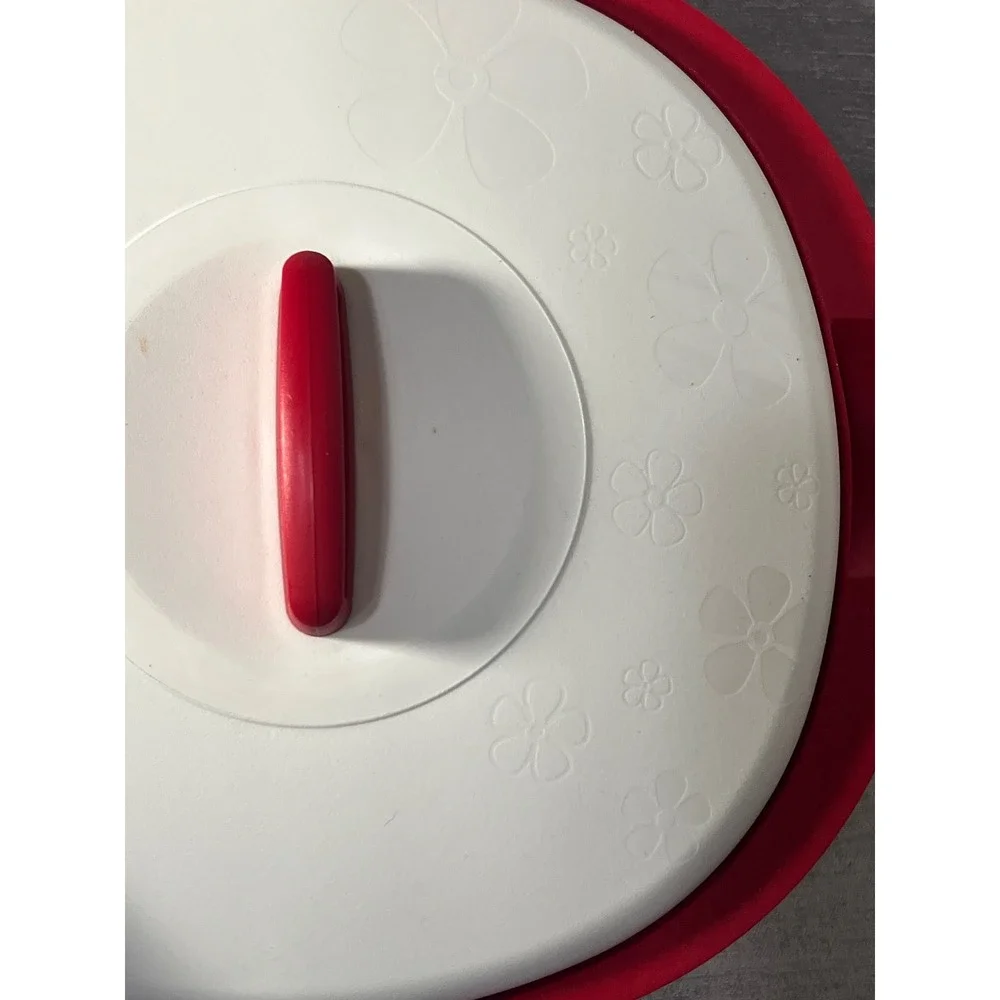 Tupperware Red Serving Bowl with White Floral Embossed Lid 7.5 Cups 1.8L 3186B-2